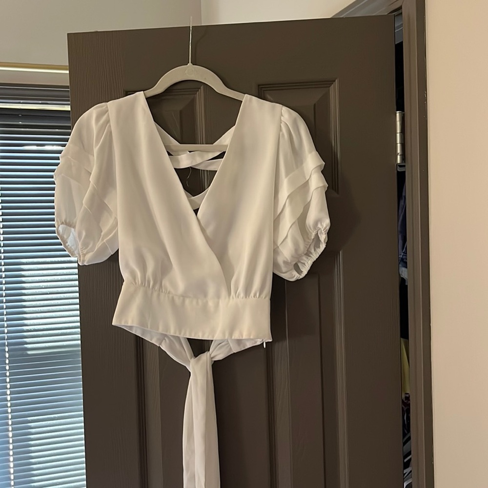 DO+BE white puff sleeve top and open back.